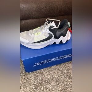 Giannis basketball shoes Men’s 10.5 NEVER WORN
